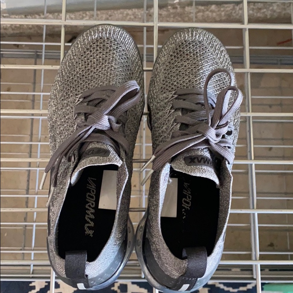NIKE VAPORMAX SIZE 7.5